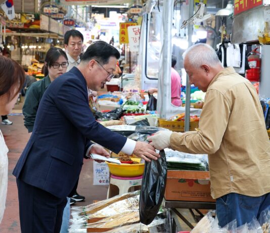 대전시, 추석 앞두고 전통시장 찾아 상인 격려