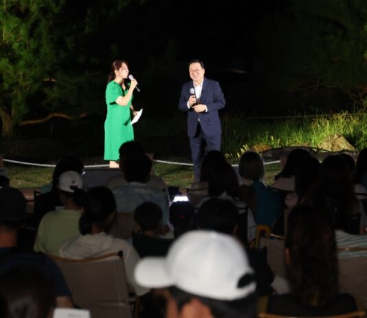늦여름밤 수놓은 이야기와 음악…동춘당공원 ‘뮤직토크쇼’ 성황